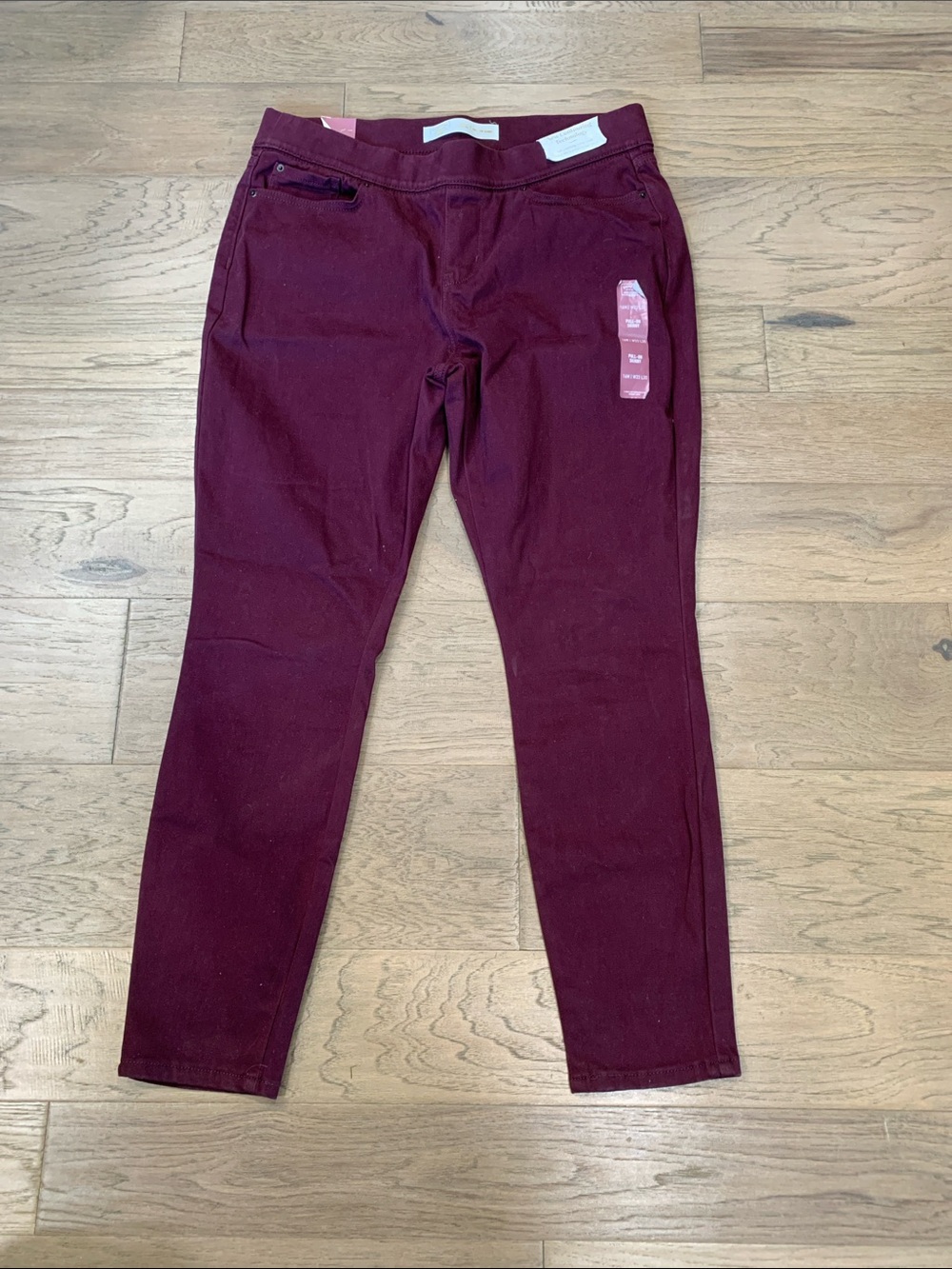 NWT Signature Levi Strauss Gold Label Totally Shaping Pull-On Skinny Jeans 33x30